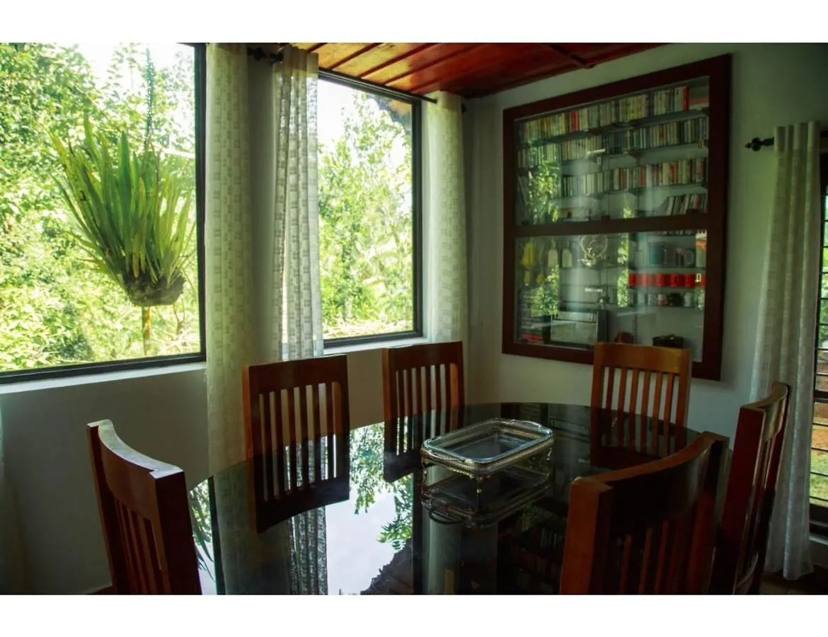 Buena Vista Hut Homestay, Kalpetta, Kerala Δωμάτια σε οικογενειακή κατοικία Kalpetta
