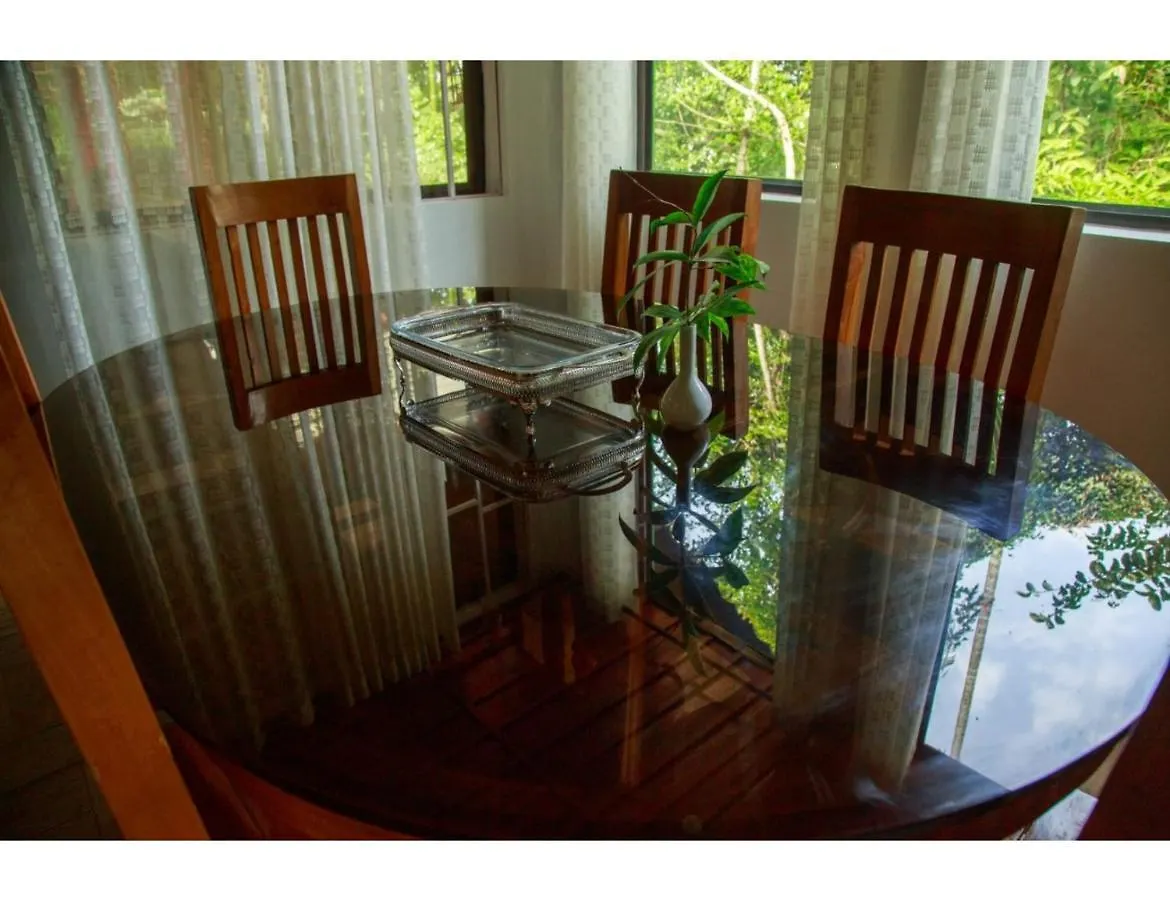 Δωμάτια σε οικογενειακή κατοικία Buena Vista Hut Homestay, Kalpetta, Kerala Ινδία